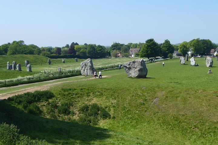 The world's largest stone circle - Avebury