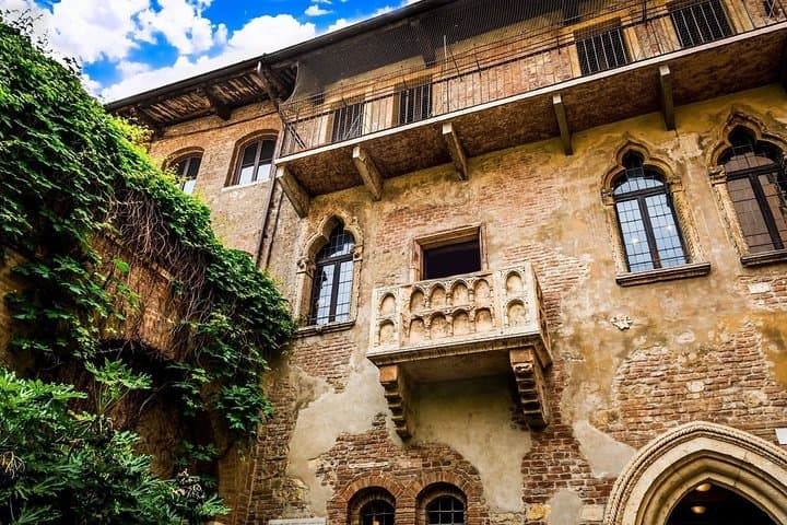 Verona Private Guided Walking Tour, Romeo & Juliet and More