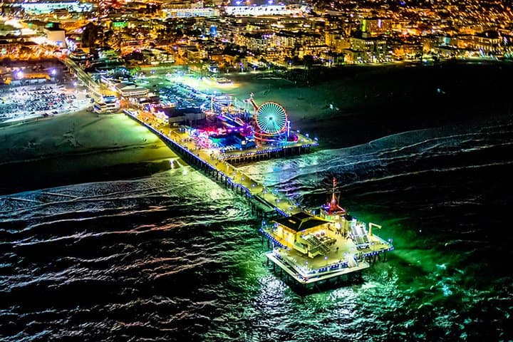 Hollywood and Beaches 50-Minute Helicopter Tour