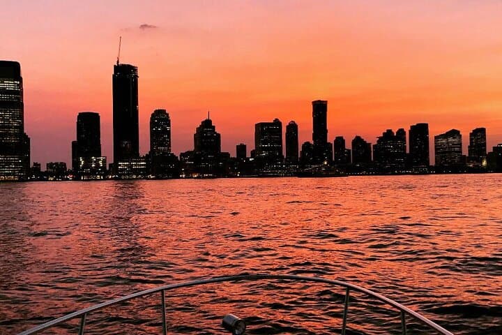 Best Private Luxury Sunset Boat Tour in New York City - 2 Hour