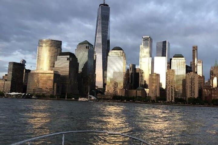 Best Private Luxury Daytime Boat Tour in New York City - 2 Hour