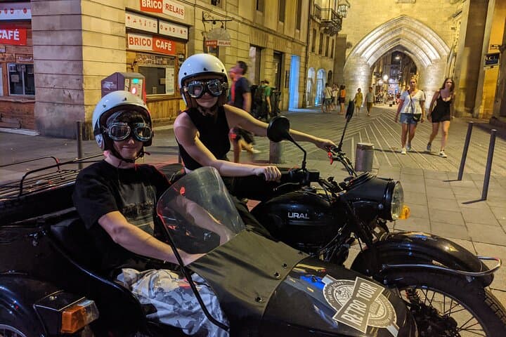 Private tour of Bordeaux at night in a sidecar
