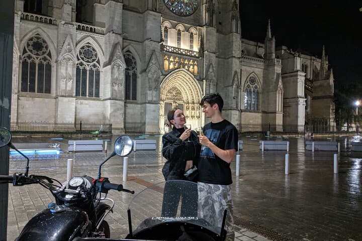 Private tour of Bordeaux at night in a sidecar