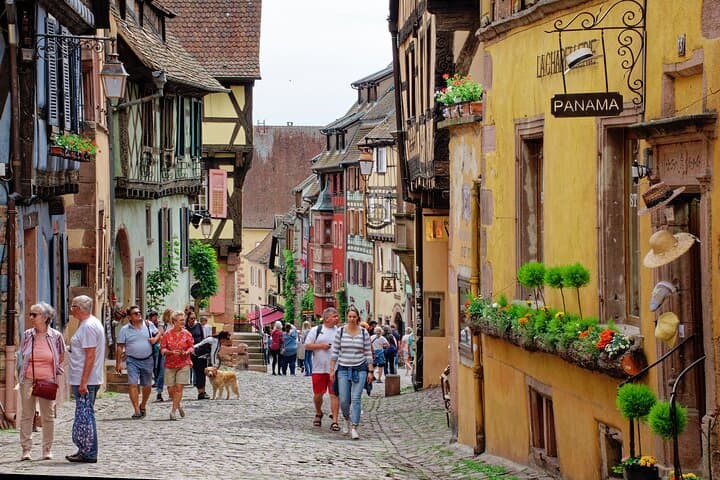 We will be at Riquewihr at the end of the day. Here all the little streets are so charming.