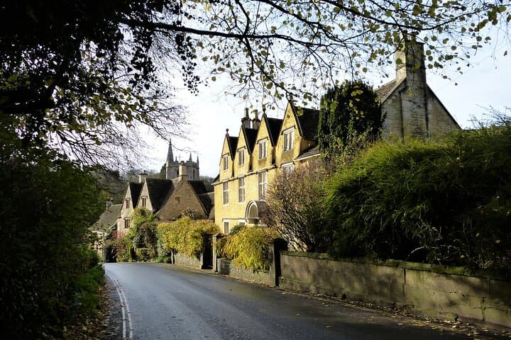 Golden Cotswold stone houses.