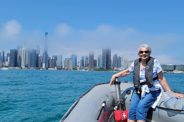 Small-Group Sightseeing Boat Tour in Chicago
