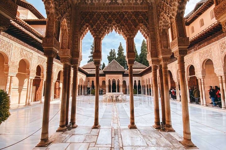 Private Tour to La Alhambra de Granada from Malaga