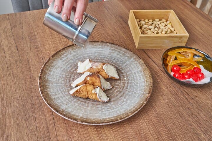 Cooking class in a villa with Palermo view