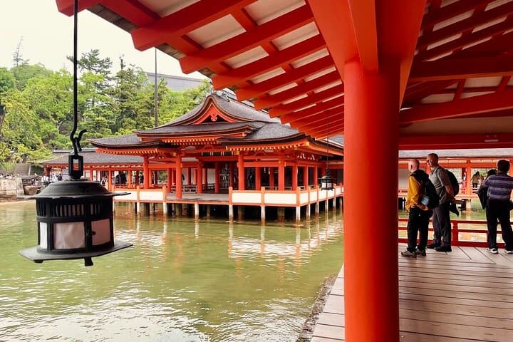 Private Miyajima: Itsukushima Shrine, Island Nature & Local Guide