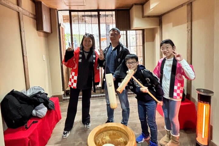 【Family Friendly】Traditional Mochi Pounding Experience