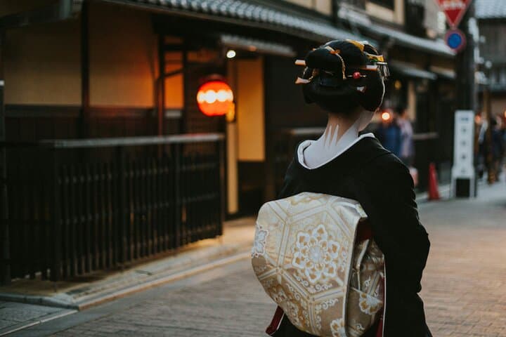 Kyoto Gion Early Morning Walking Tour