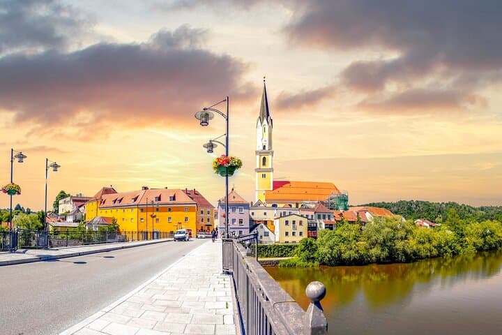 Private transfer from Munich to Vilshofen, 2 hours in Dachau