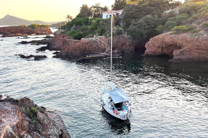 Private sailing excursion & Provencal picnic