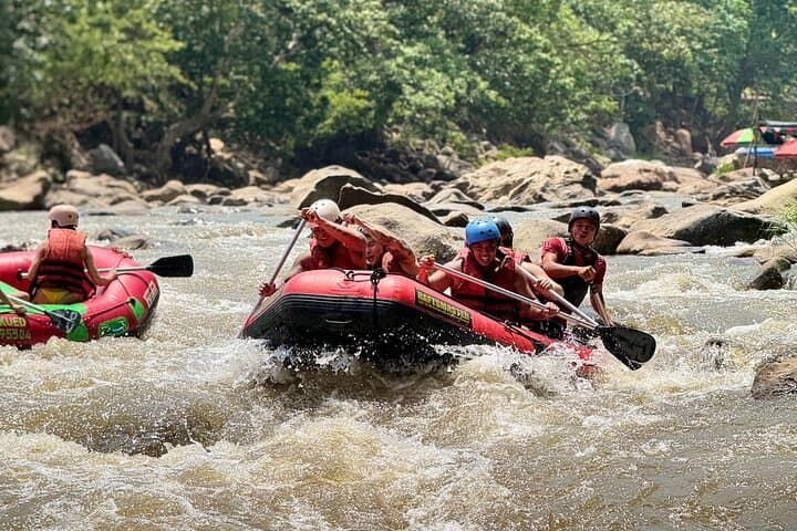 Raft the Rapids: Ultimate Whitewater Experience