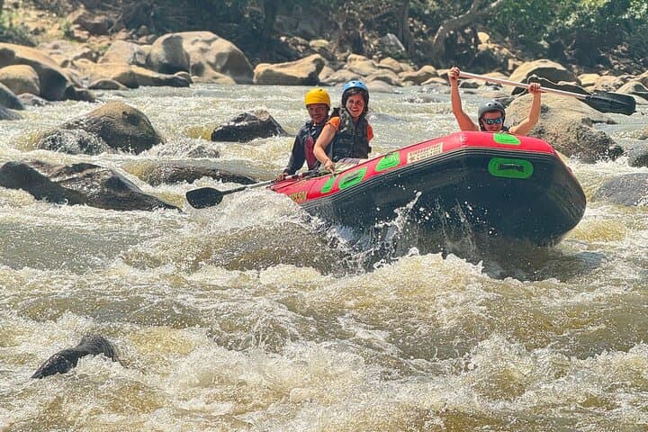 Raft the Rapids: Ultimate Whitewater Experience