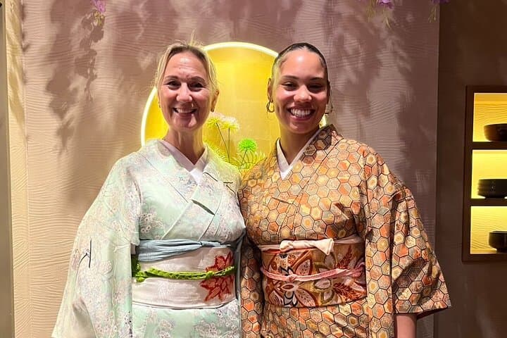 Osaka: Tea Ceremony, Calligraphy, and Kimono Experience