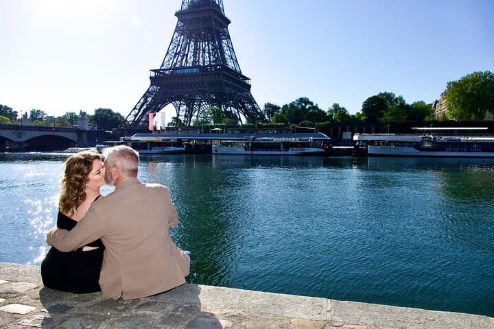 Paris Luxury Private Professional Photoshoot at the Eiffel Tower