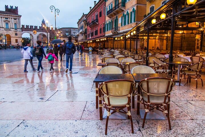 Verona Sunset: Wine and Aperitivo Food Tour by Do Eat Better