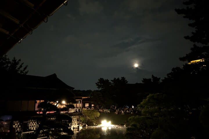 Full Moon Watching in Autumn at Sankeien