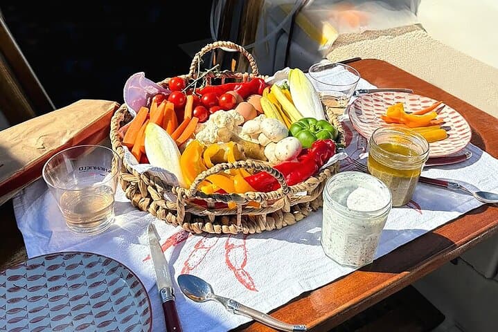 Private sailing excursion & Provencal picnic