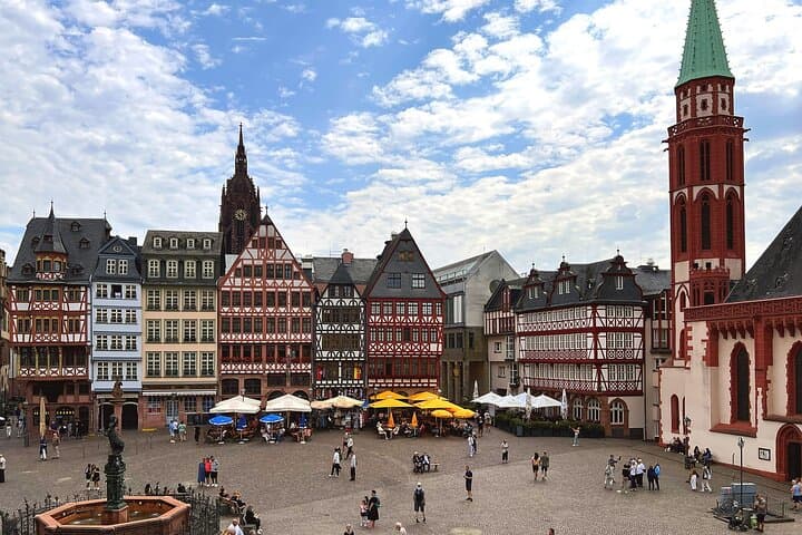 Discover the Heart of Frankfurt - City Tour in German