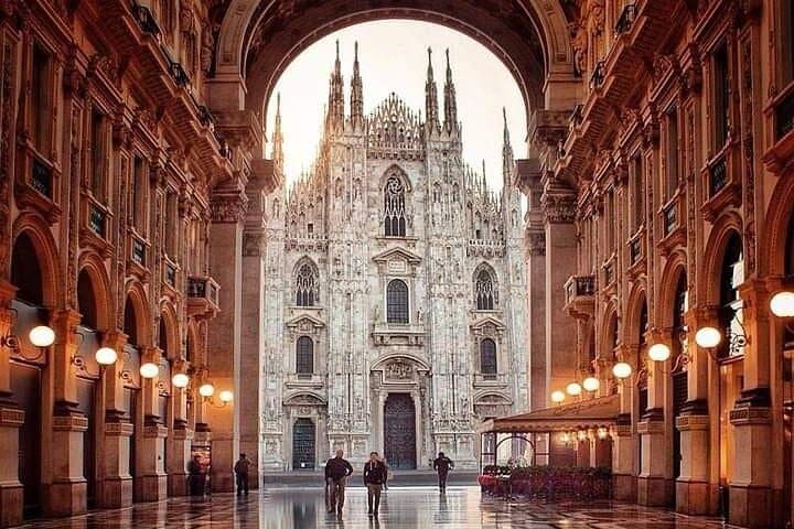 Milano: Luxury Duomo Fast-Track Entry with Lift to Terraces