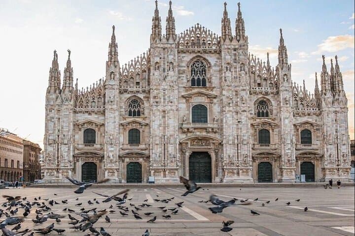 Milano: Luxury Duomo Fast-Track Entry with Lift to Terraces