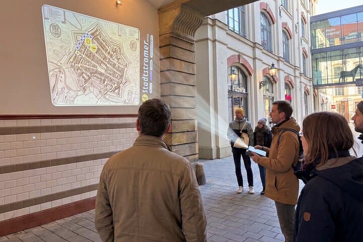 Modern : huge projections on the go with a mobile projector