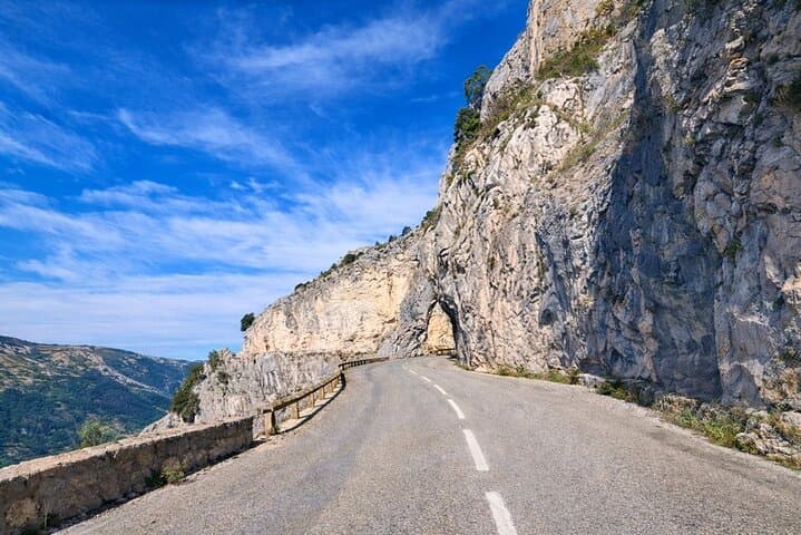 Scenic mountain road · Historic landscapes · Panoramic views