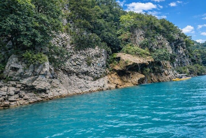 Pedal boat experience included · Into the Verdon River · Deep inside the Gorge