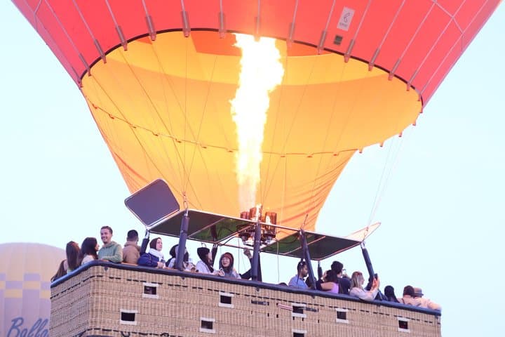 Shared Luxor Day Trip with Sunrise Hot Air Balloon from Hurghada