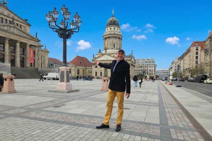 Berlin: Private Highlights Walking Tour with Local Guide and Hotel pickup