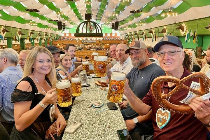 Oktoberfest Munich Tour incl. Table Reservation, Food & Drinks
