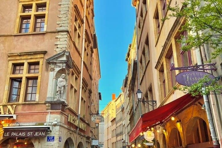Lyon: Hidden Traboules and Old Town Walking Tour