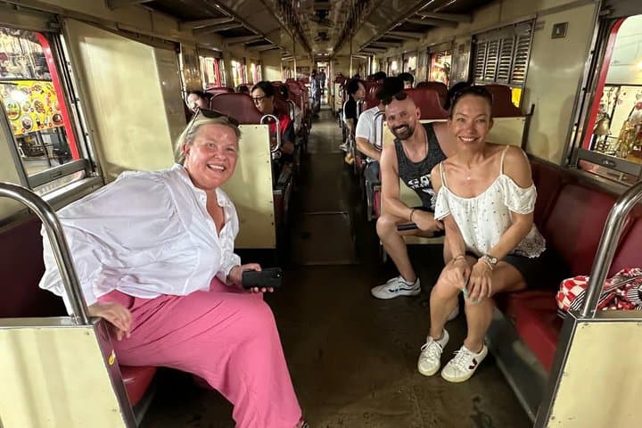 Bangkok: Floating Market & Train Tour with Michelin & Pickup
