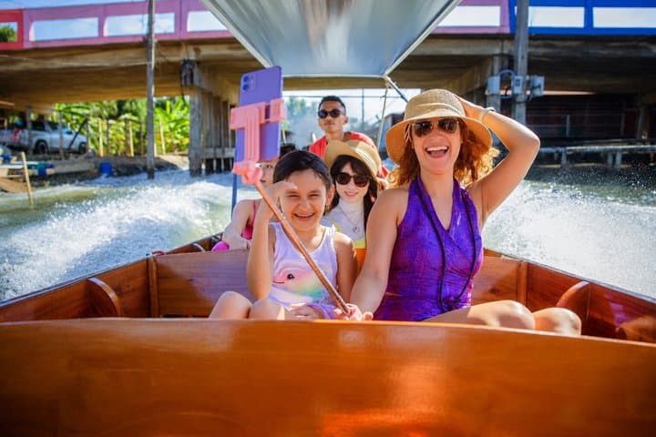 Bangkok: Floating Market & Train Tour with Michelin & Pickup