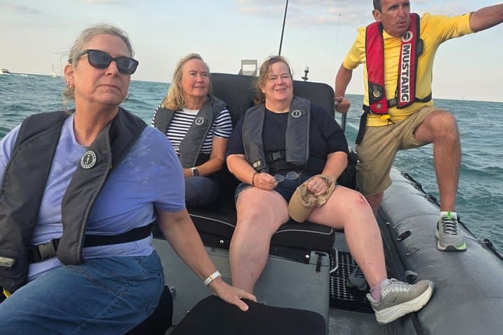 Small-Group Sightseeing Boat Tour in Chicago