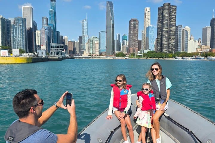Small-Group Sightseeing Boat Tour in Chicago