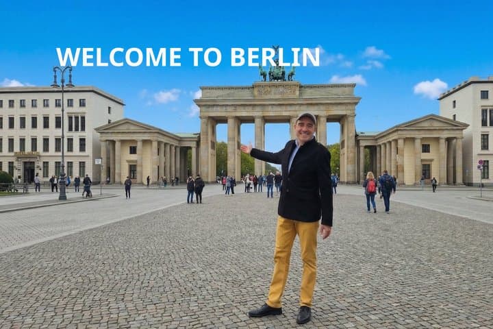 Berlin: Private Highlights Walking Tour with Local Guide and Hotel pickup